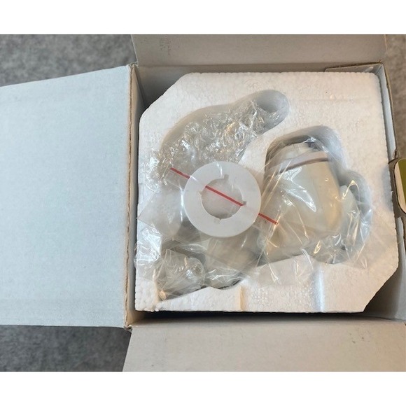 Scentsy Jaro Plug in Wax Warmer Base with 2 Coconut Lemongrass Wax Melts**NIB - Picture 5 of 7